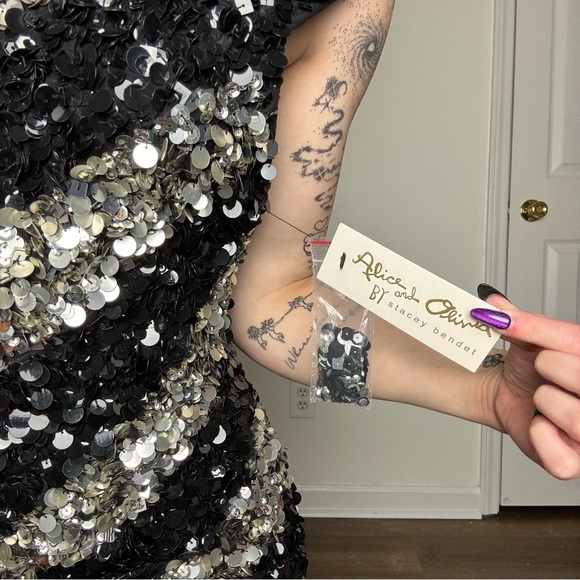 Alice and olivia sequin striped gown nwt small black and silver - Picture 5 of 6